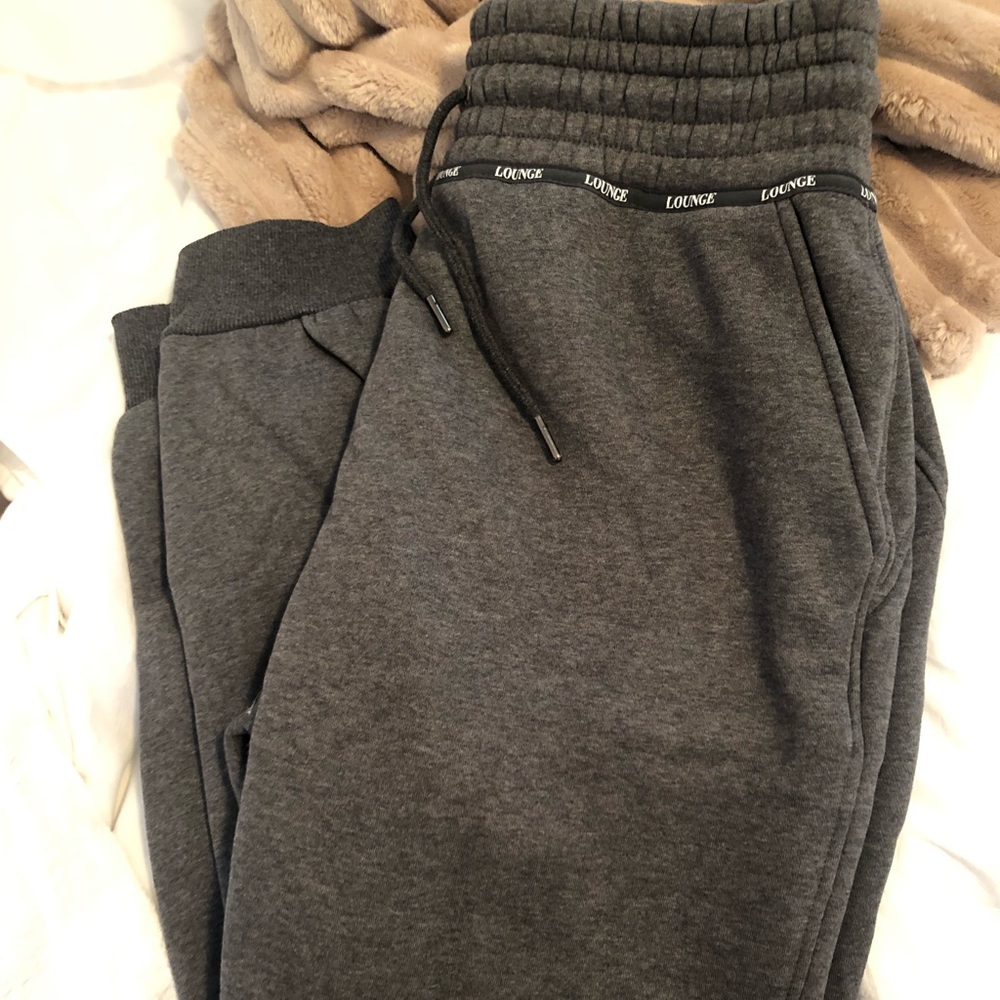 LOUNGE SCRUNCH DARK GREY PANTS